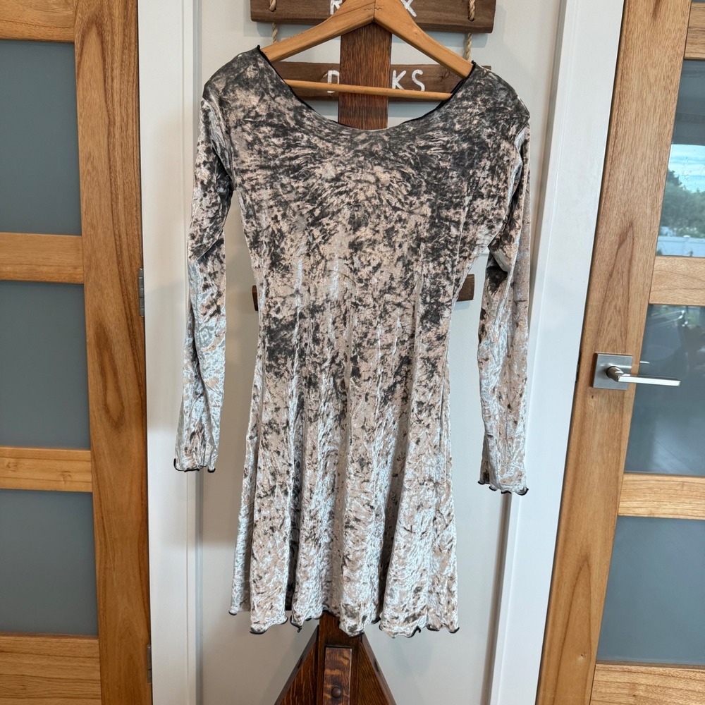 Grey Crushed Velvet Long Sleeve Mini Dress Lettuce Edge Scoop Neck Silver EUC